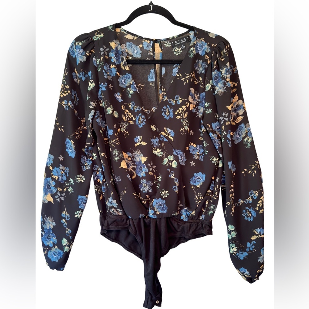 Long sleeve floral bodysuit.